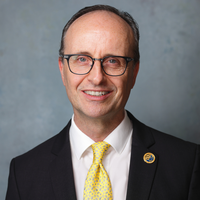 Lars French_square headshot